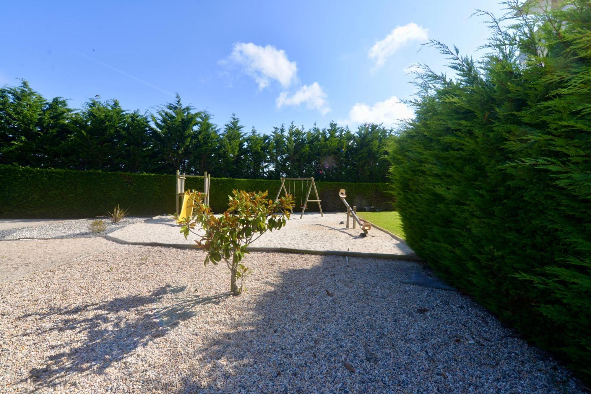 Pebble - 1 Bedroom Apartment Sleeps 5 With Pool & Tennis Court São Martinho do Porto Exterior foto